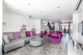 73 East Parade, Cherry Tree Apt Modern 3-bed Duplex Apt in York with 75 inch TV I Pass The Keys